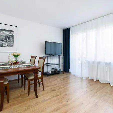 Dreamy Winiary Estate By Renters 포즈난