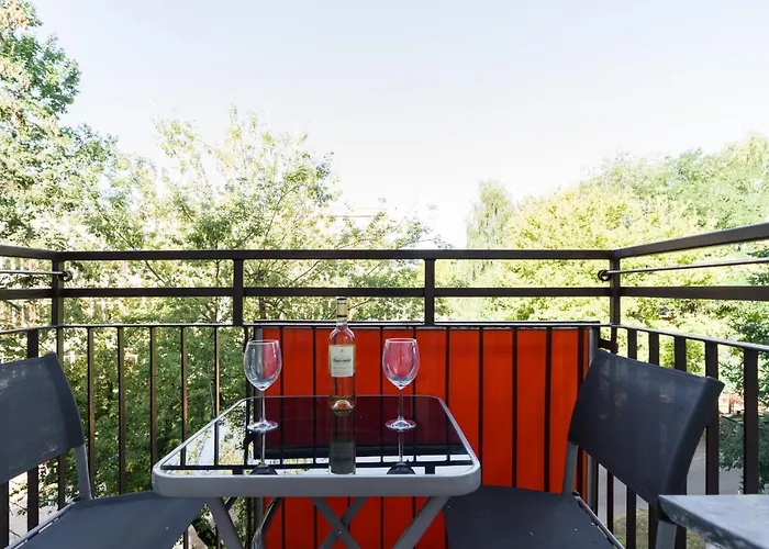 Dreamy Winiary Estate By Renters 波兹南